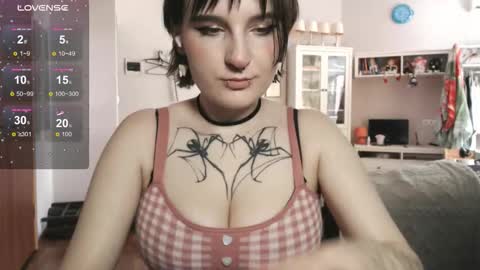 Snapshot of yourhanna_ chatting on October 7, 11:29 am hanna online show from October 7, 11:29 am