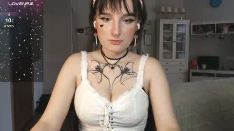 Snapshot of yourhanna_ chatting on October 18, 1:56 pm hanna online show from October 18, 1:56 pm