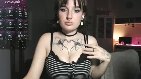 Snapshot of yourhanna_ chatting on November 3, 2:07 pm hanna online show from November 3, 2:07 pm