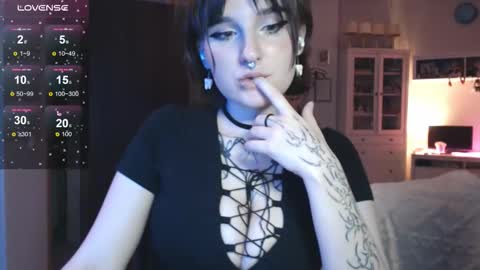 Snapshot of yourhanna_ chatting on November 5, 2:22 am hanna online show from November 5, 2:22 am