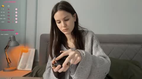 Snapshot of yourher0in chatting on December 23, 8:55 am Aida online show from December 23, 8:55 am