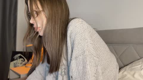 Snapshot of yourher0in chatting on December 27, 2:12 pm Aida online show from December 27, 2:12 pm