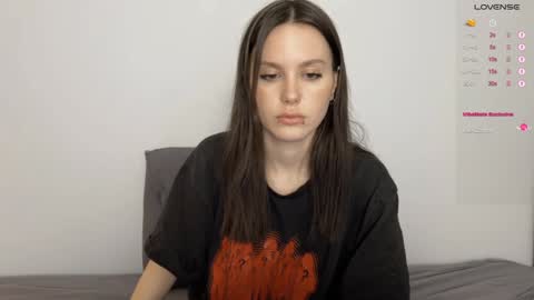 Snapshot of yourher0in chatting on December 30, 1:25 pm Aida online show from December 30, 1:25 pm