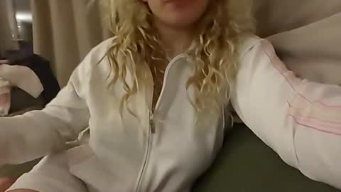 yourlittlegoddess online show from March 5, 7:54 pm