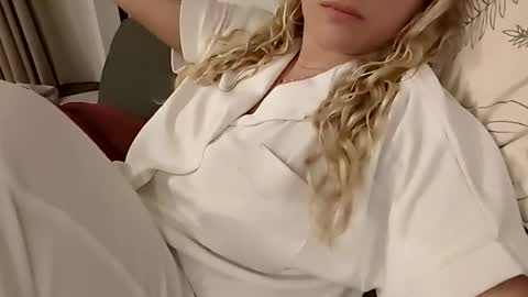 yourlittlegoddess online show from March 9, 7:07 pm