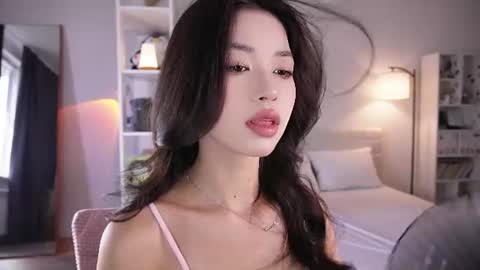 yourlittlesunrise_ online show from July 1, 4:58 am
