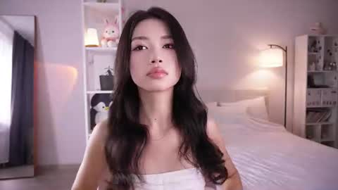 yourlittlesunrise_ online show from August 6, 4:58 am