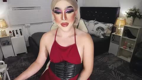 Snapshot of yourlivingonurdream chatting on January 11, 11:02 am -- online show from January 11, 11:02 am