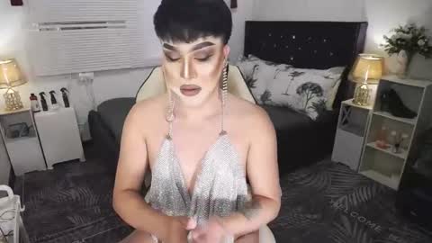 Snapshot of yourlivingonurdream chatting on January 12, 9:19 am -- online show from January 12, 9:19 am