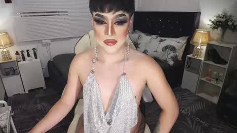 Snapshot of yourlivingonurdream chatting on January 12, 12:23 pm -- online show from January 12, 12:23 pm