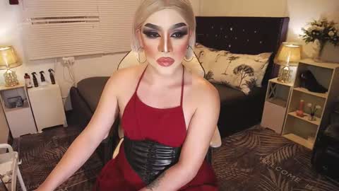 Snapshot of yourlivingonurdream chatting on January 12, 3:25 pm -- online show from January 12, 3:25 pm