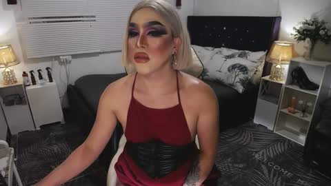 Snapshot of yourlivingonurdream chatting on January 14, 2:43 pm -- online show from January 14, 2:43 pm