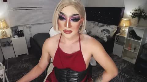 Snapshot of yourlivingonurdream chatting on January 16, 2:41 pm -- online show from January 16, 2:41 pm