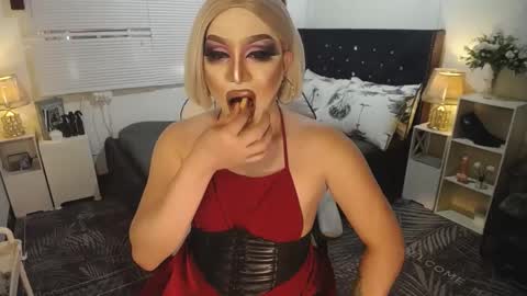 Snapshot of yourlivingonurdream chatting on January 23, 8:36 am -- online show from January 23, 8:36 am