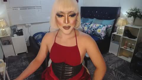 Snapshot of yourlivingonurdream chatting on February 1, 8:50 am -- online show from February 1, 8:50 am