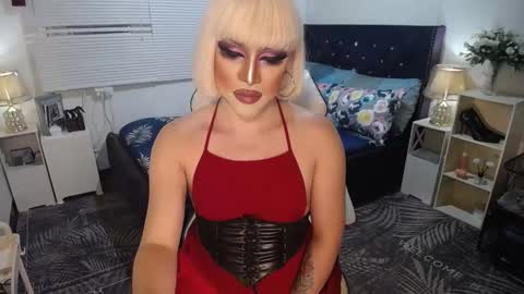 Snapshot of yourlivingonurdream chatting on February 3, 11:53 am -- online show from February 3, 11:53 am