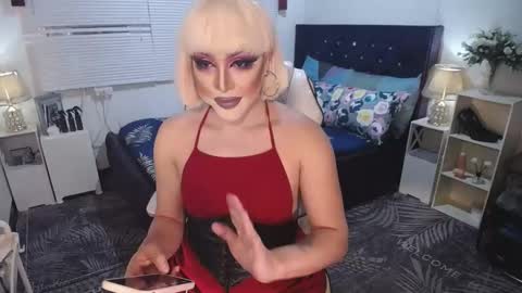 Snapshot of yourlivingonurdream chatting on February 6, 8:50 am -- online show from February 6, 8:50 am