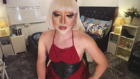 Snapshot of yourlivingonurdream chatting on February 13, 5:48 am -- online show from February 13, 5:48 am