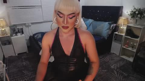 Snapshot of yourlivingonurdream chatting on February 17, 2:26 pm -- online show from February 17, 2:26 pm