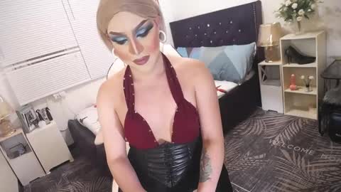 Snapshot of yourlivingonurdream chatting on February 22, 8:31 pm -- online show from February 22, 8:31 pm