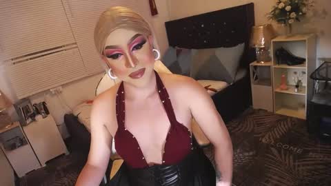 Snapshot of yourlivingonurdream chatting on February 27, 6:53 pm -- online show from February 27, 6:53 pm