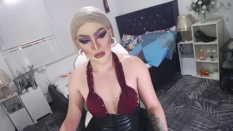 Snapshot of yourlivingonurdream chatting on March 6, 11:09 pm -- online show from March 6, 11:09 pm