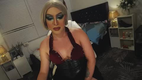 Snapshot of yourlivingonurdream chatting on March 10, 3:20 pm -- online show from March 10, 3:20 pm