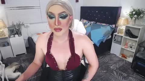 Snapshot of yourlivingonurdream chatting on March 10, 6:23 pm -- online show from March 10, 6:23 pm