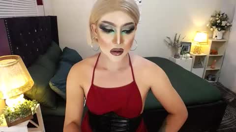 Snapshot of yourlivingonurdream chatting on September 15, 7:41 am -- online show from September 15, 7:41 am