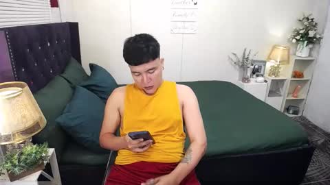 Snapshot of yourlivingonurdream chatting on September 30, 12:59 am -- online show from September 30, 12:59 am