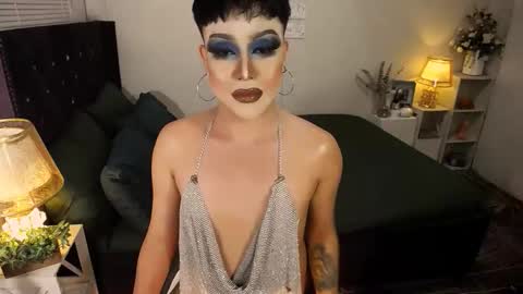 Snapshot of yourlivingonurdream chatting on October 5, 2:10 am -- online show from October 5, 2:10 am