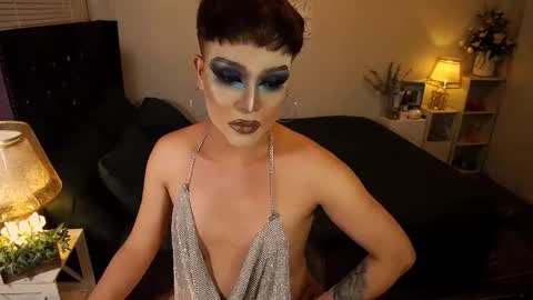 Snapshot of yourlivingonurdream chatting on October 9, 8:12 am -- online show from October 9, 8:12 am