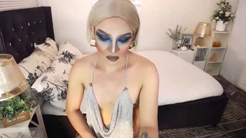 Snapshot of yourlivingonurdream chatting on November 11, 4:12 am -- online show from November 11, 4:12 am