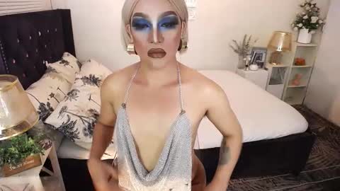 Snapshot of yourlivingonurdream chatting on November 11, 4:40 pm -- online show from November 11, 4:40 pm