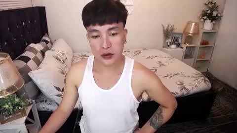 Snapshot of yourlivingonurdream chatting on November 22, 3:55 pm -- online show from November 22, 3:55 pm