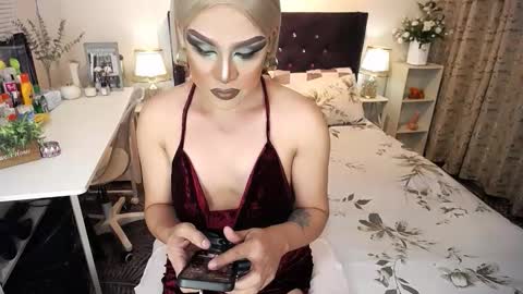 Snapshot of yourlivingonurdream chatting on December 14, 4:07 am -- online show from December 14, 4:07 am