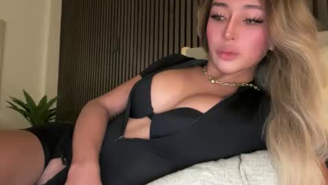 Pearl online show from April 21, 11:40 pm