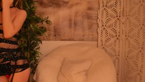 Snapshot of yourmidnightcoffee chatting on January 15, 10:13 pm Sarah online show from January 15, 10:13 pm