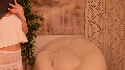 Snapshot of yourmidnightcoffee chatting on March 11, 2:21 am Sarah online show from March 11, 2:21 am