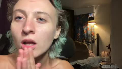 yourmomisasnail online show from August 10, 1:31 am