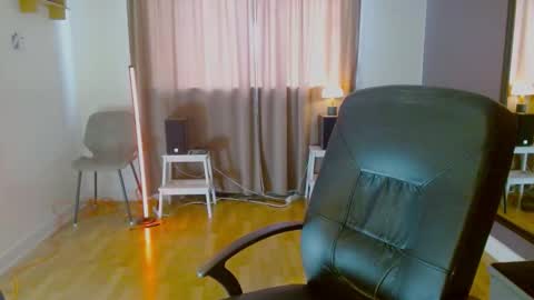 Nora online show from March 7, 2:58 pm