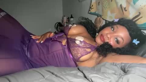 Snapshot of yourmommysilk chatting on May 22, 3:57 am YOURMOMMY online show from May 22, 3:57 am