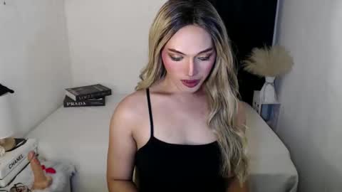 TIFFANY SUCKING QUEEN online show from April 27, 3:32 pm
