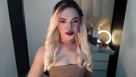 Snapshot of yournaughtykendal chatting on August 3, 1:48 am TIFFANY SUCKING QUEEN online show from August 3, 1:48 am