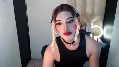 Snapshot of yournaughtykendal chatting on August 9, 3:23 am TIFFANY SUCKING QUEEN online show from August 9, 3:23 am