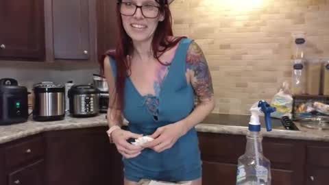 Snapshot of yournaughtysuccubus chatting on January 4, 12:05 am Yournaughtysuccubus online show from January 4, 12:05 am