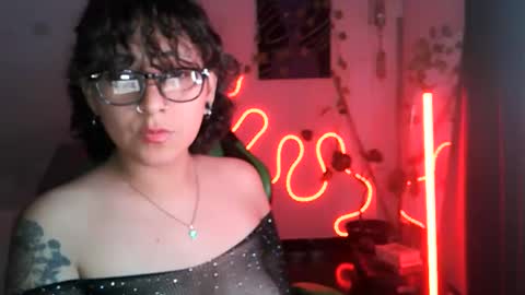 Snapshot of yourownerserena chatting on November 25, 5:29 am Serena online show from November 25, 5:29 am