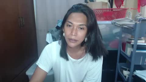 Snapshot of yourpinoy chatting on January 8, 12:35 am Iring online show from January 8, 12:35 am