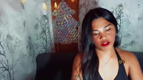 Snapshot of yourqueen_19 chatting on May 7, 2:00 pm yourqueen_19 online show from May 7, 2:00 pm