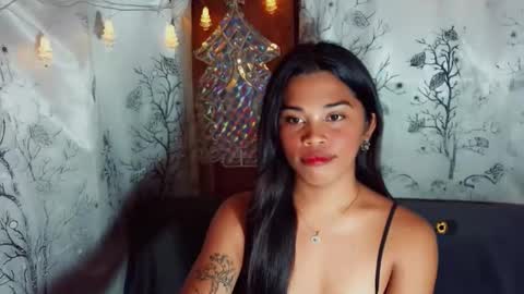 Snapshot of yourqueen_19 chatting on May 9, 6:35 pm yourqueen_19 online show from May 9, 6:35 pm